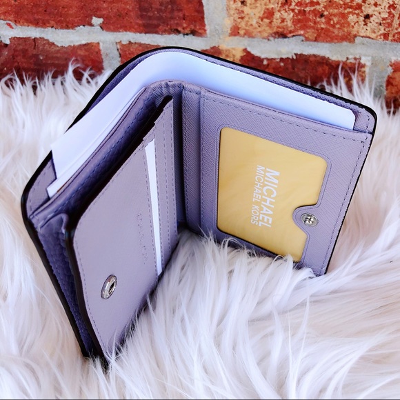 Michael Kors Bifold Lilac Purple Wallet - Picture 2 of 4